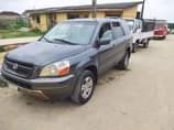 A picture of Honda Pilot 2004 Model