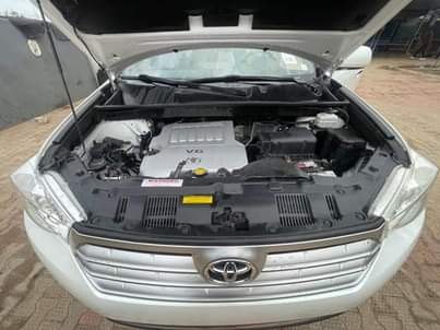 A picture of TODAY DEAL FEW MONTHS USED Registered First body Toyota highlander