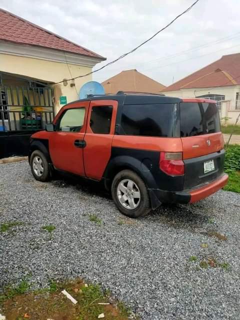 A picture of Honda element 05
