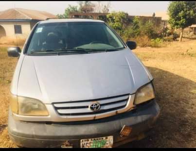 A picture of 2002 Toyota Sienna 08069525376