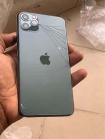 A picture of Iphone 11 promax gb 256