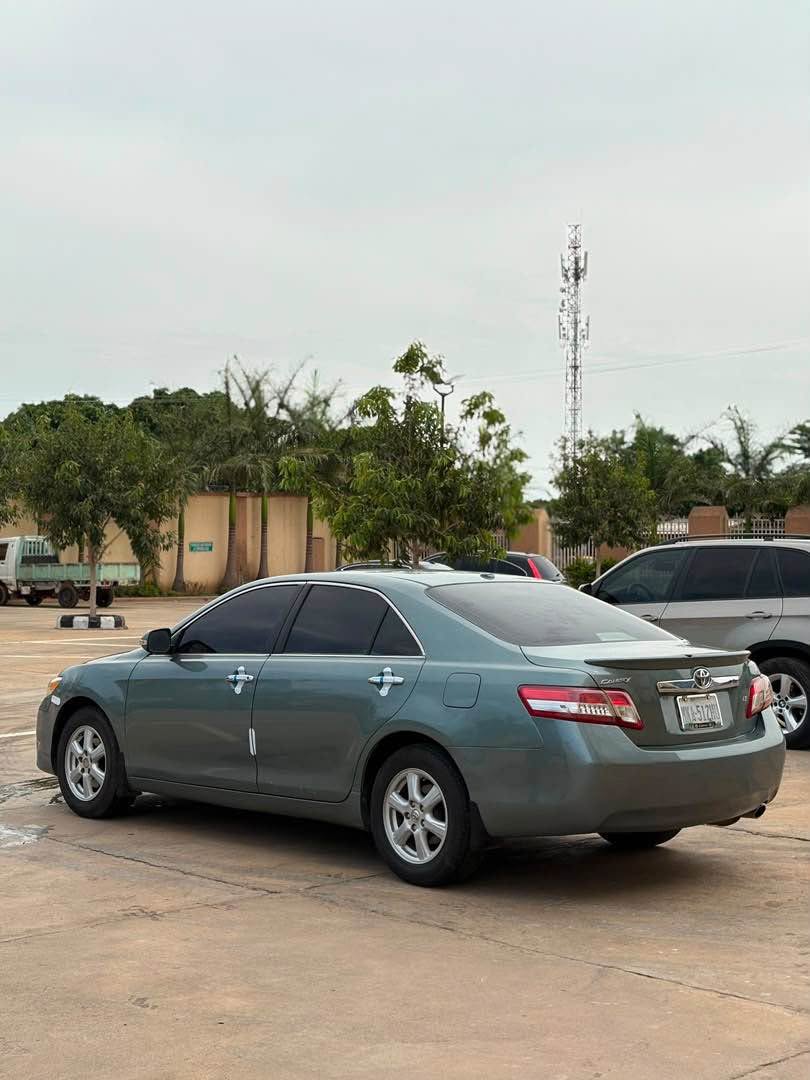 A picture of TOYOTA CAMRY 2010