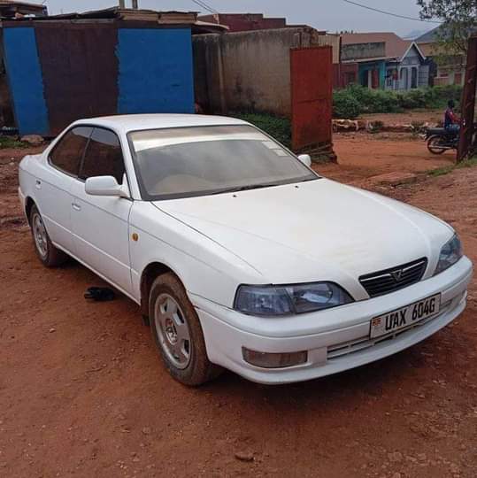 A picture of 2000 Toyota Vista 900