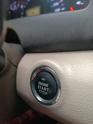 A picture of 2011 Toyota Camry XLE 4 plugs VENZA Engine Very Sharp