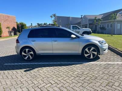 Zikhona M.