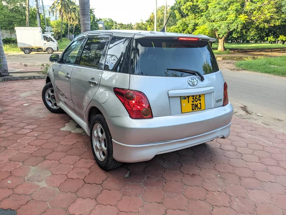 A picture of TOYOTA IST