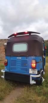 A picture of Nauza bajaji yangu mwenyewe haina dalali