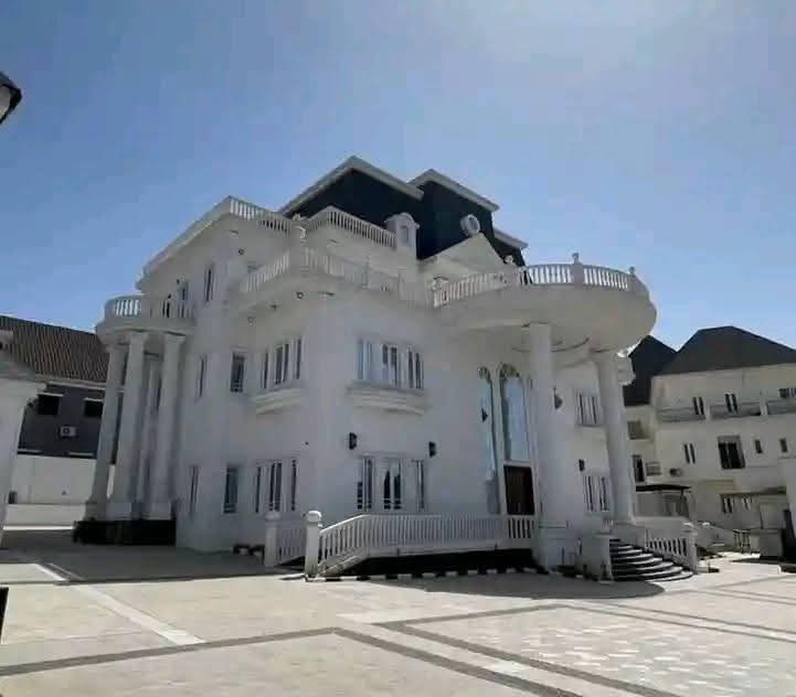 A picture of House