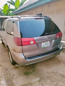 A picture of NEATLY USED 2006 TOYOTA SIENNA