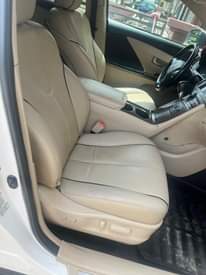A picture of Toyota Venza XLE 2012 V6 full option registered toks standard