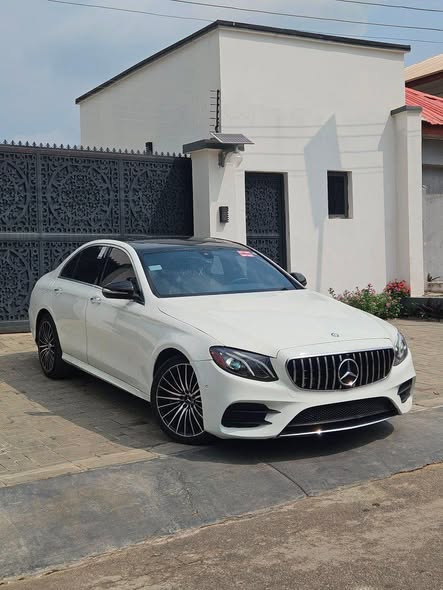 A picture of FOREIGN USED 2017 MERCEDES BENZ E 300