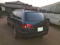A picture of 2000 Toyota Avensis wagon