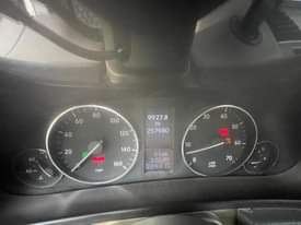 A picture of EXTREMELY CLEAN USED MERCEDES BENZ C230 2006 MODEL PRICE 4