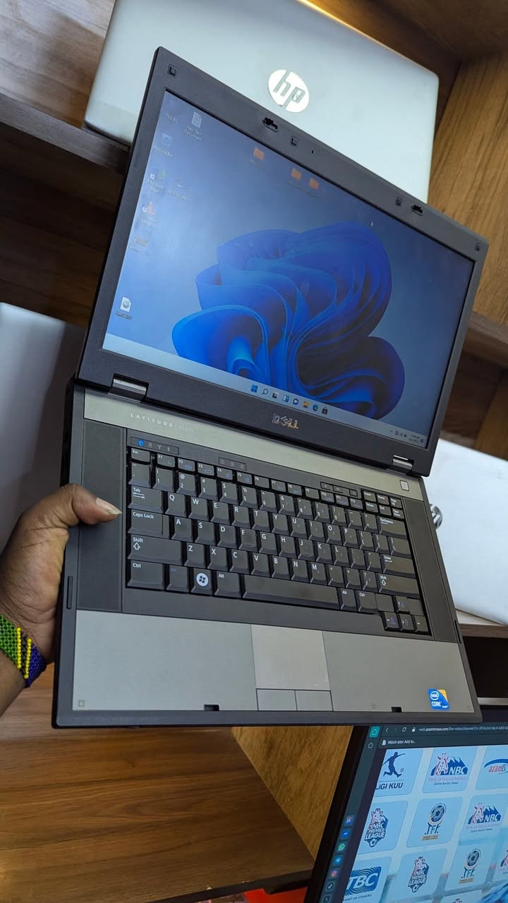 A picture of Dell Core 3 Ram 4gb Hdd 500gb Chaji masaa 3