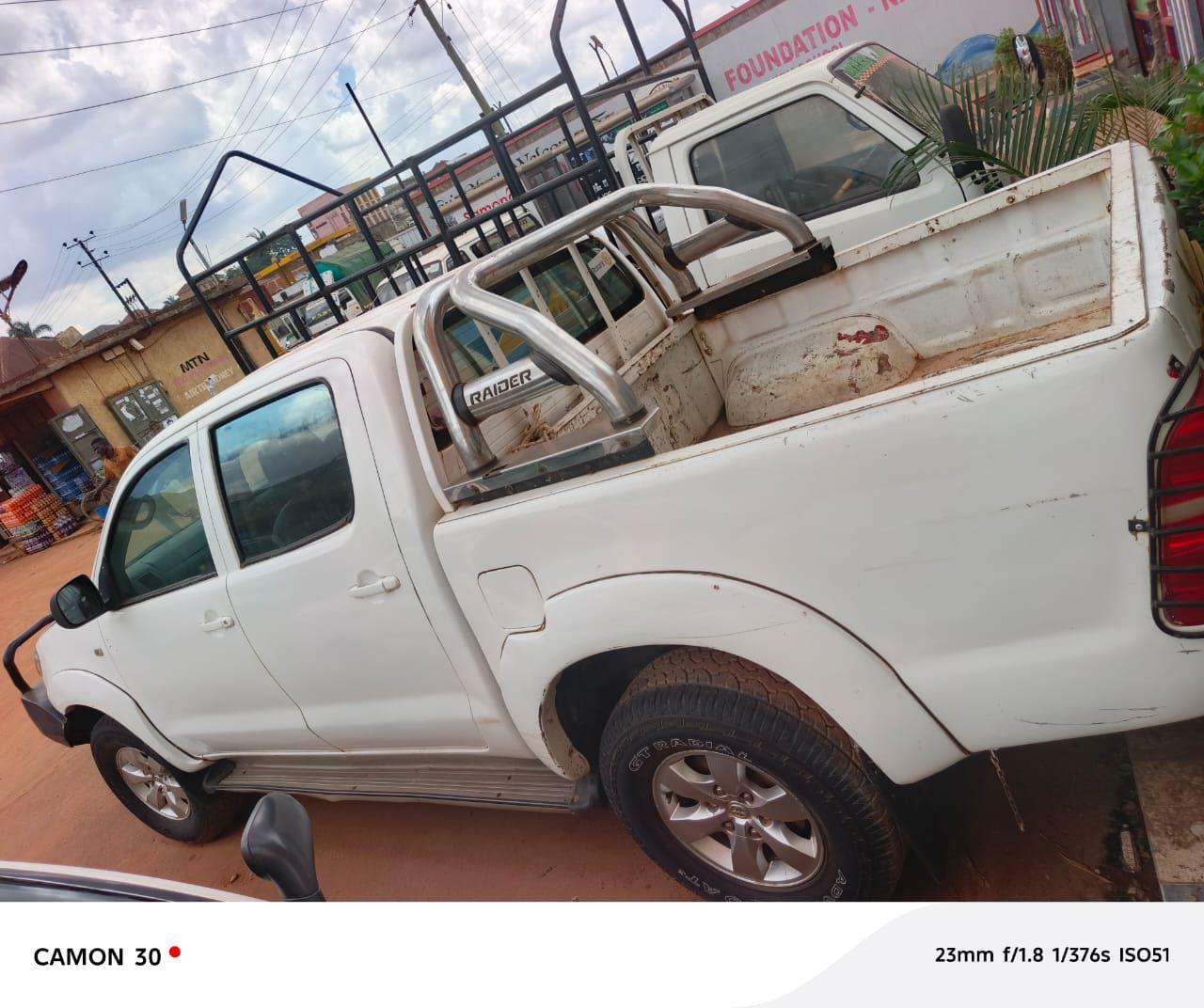 A picture of HILUX DOUBLE CABINE 2010
