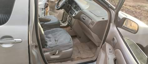 A picture of Toyota sienna 2002 model