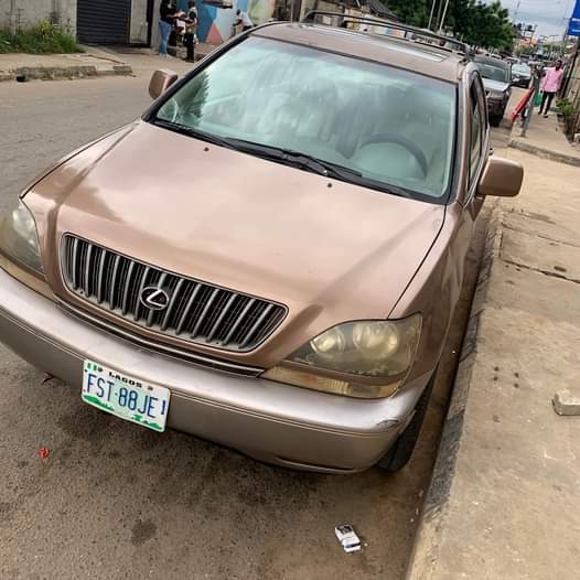 A picture of Toyota Lexus RX 300 location Maryland