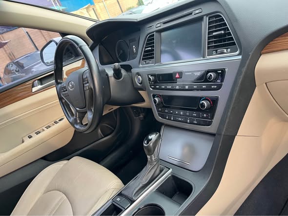 A picture of HYUNDAI SONATA 2016