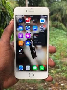A picture of nina iphone 6s gb 64 naongeza na 300k nataka iphone