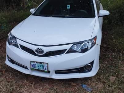 A picture of White Toyota Camry 2012