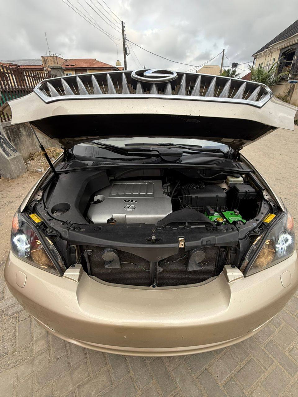 A picture of Rx350 2009 model sport edition foreign used 15 5m