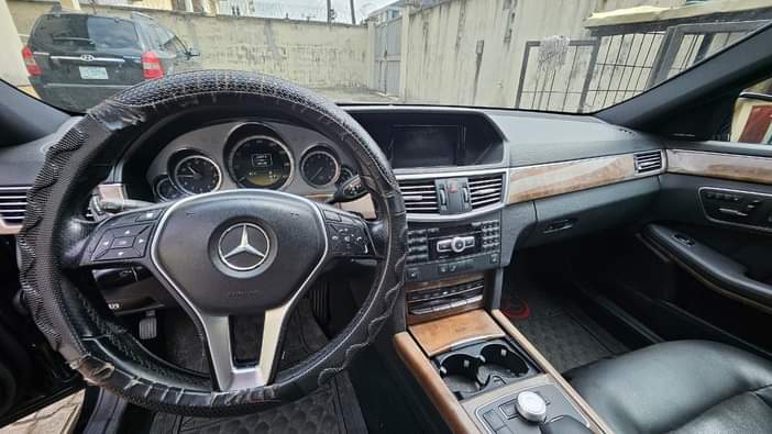 A picture of EXTREMELY SHARP PRE OWNED 2012 MERCEDES BENZ E350 KEYLESS PURE