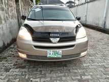A picture of Belgium grade Toyota Sienna 2005 2006 model first body Super