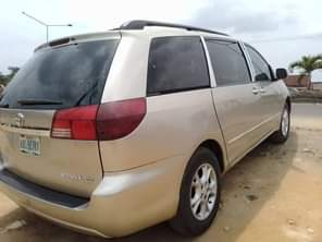 A picture of CLEAN 2004 TOYOTA SIENNA CLEAN INTERIOR GEAR AND CHILLED AC