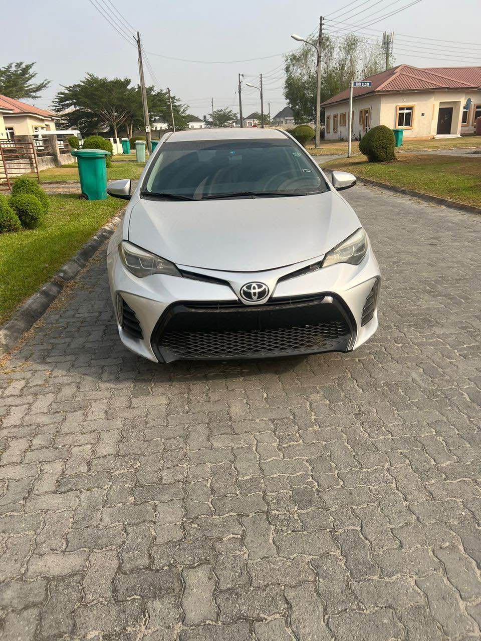 A picture of TOYOTA COROLLA 2015