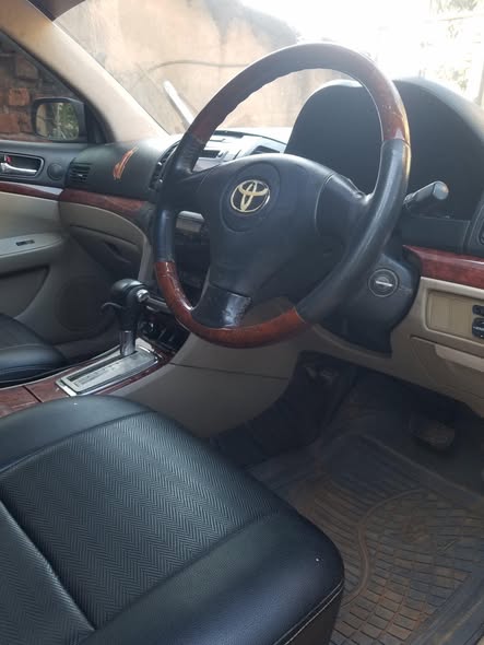 A picture of 2005 Toyota premio