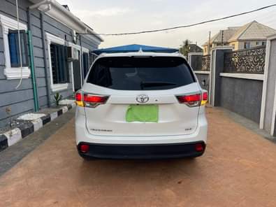 A picture of OMG This is astonishing clean and fully loaded Toyota Highlander