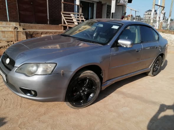 A picture of Suburu lagaecy model 2006 for sale