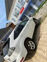 A picture of Lexus Rx330 2005 model very clean and sharp almost tokunbo
