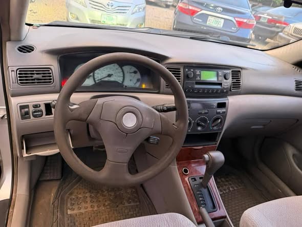 A picture of CLEAN DISTRESS 2005 TOYOTA COROLLA