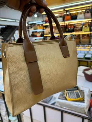 A picture of Ladies handbag
