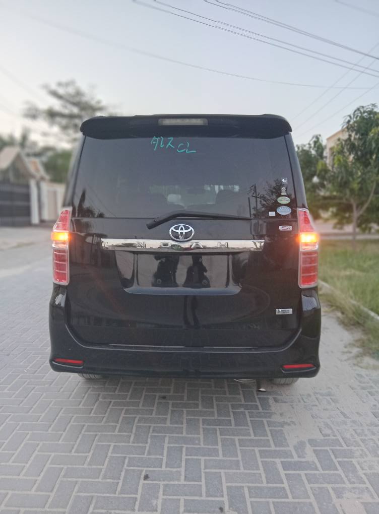 A picture of TOYOTA NOAH NEW SHAPE