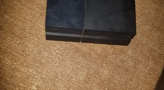 A picture of Ps 4 ina game 7 na tv nchi 32 tech