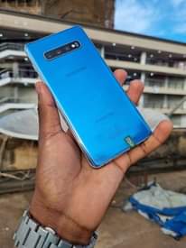 A picture of Samsung galaxy S10plus