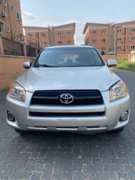 A picture of Toyota RAV4 2011 with very sound 4 plugs engine automatic