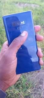 A picture of Samsung note 9