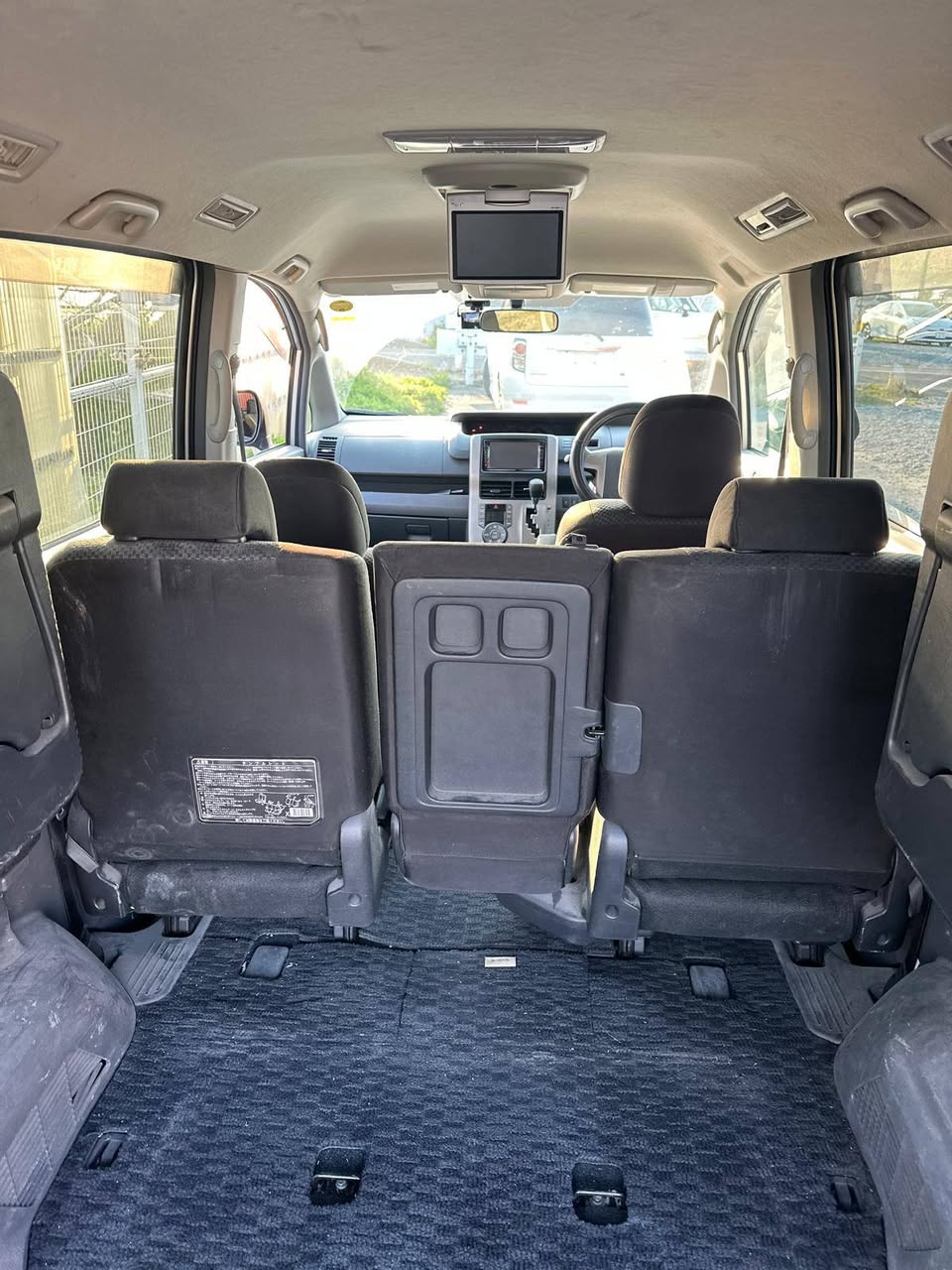 A picture of Inauzwa Toyota Noah Price Tag 21.5M For sell Toyota Noah