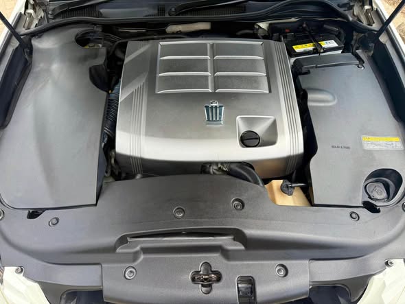A picture of Toyota CROWN New Model EQs Price 24M Cc 2490 Year
