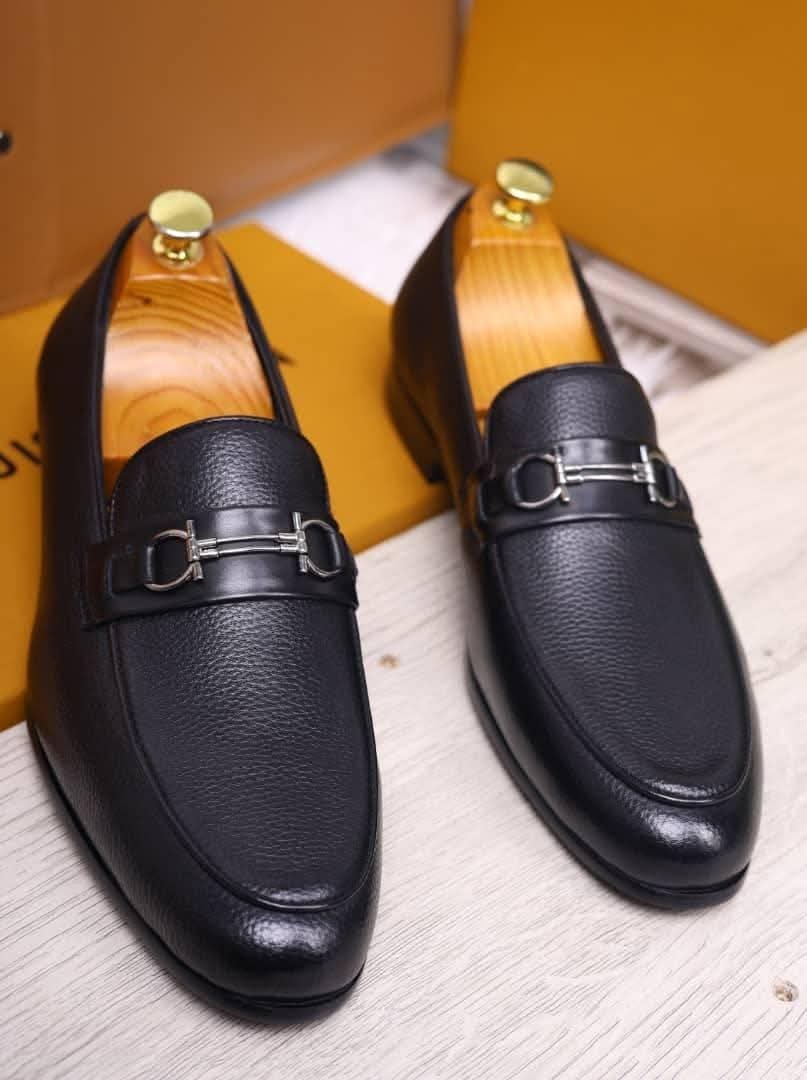 A picture of Simple shoes for men