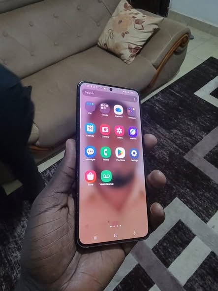 A picture of Samsung galaxy s21 plus