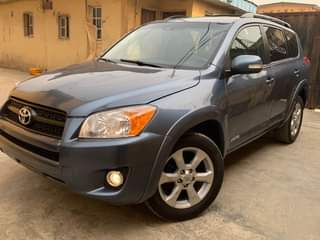 A picture of 2012 Rav4 toks