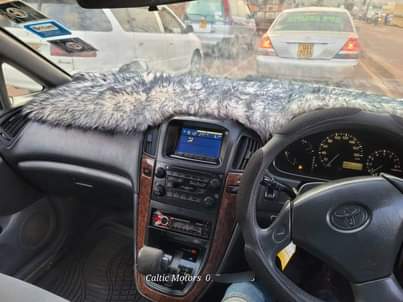 A picture of 2000 TOYOTA HARRIER 2 2cc