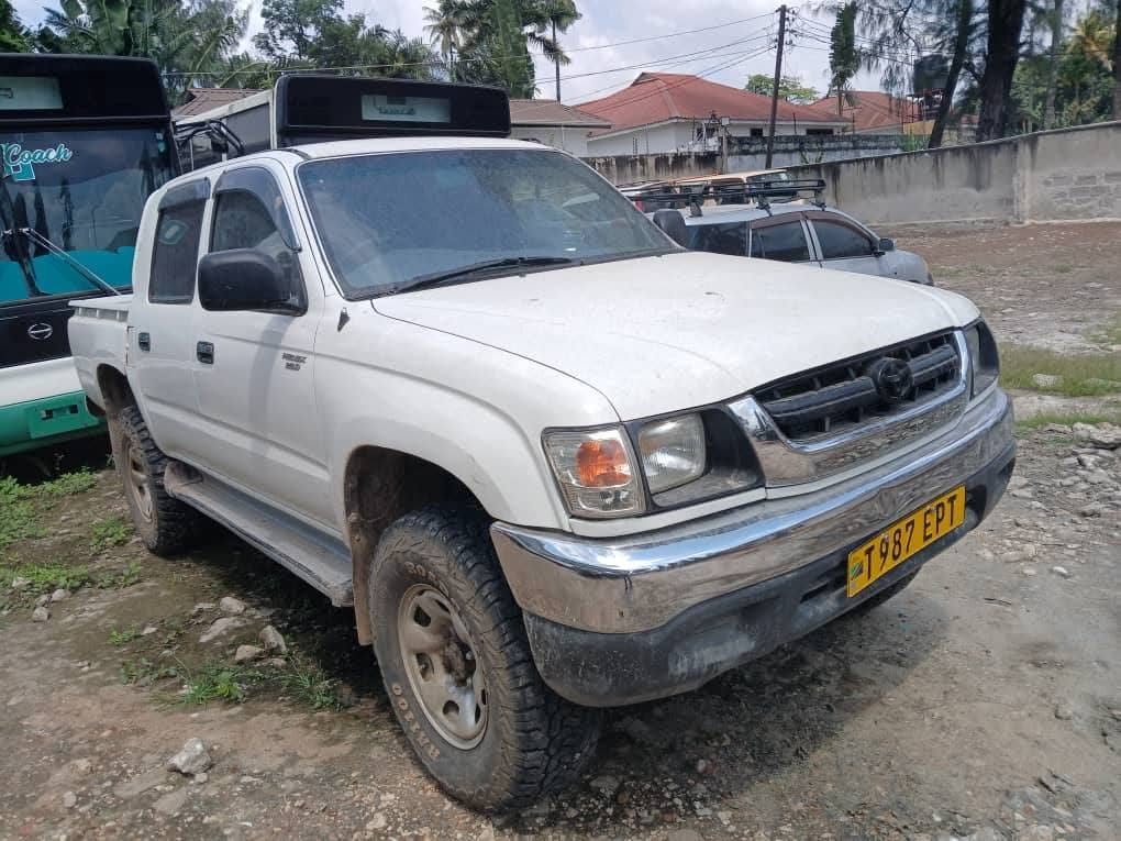 A picture of TOYOTA HILUX