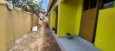 A picture of 3 double rooms for sale at 65m. They make 7500
