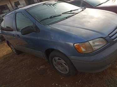 A picture of Toyota Sienna 2002 model 4 sale Clean First body and