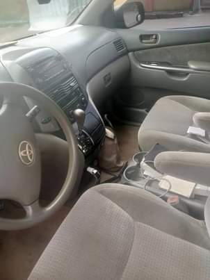 A picture of Toyota Sienna 2006